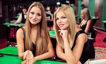 Bàn casino trực tuyến với dealer người thật tại kk98